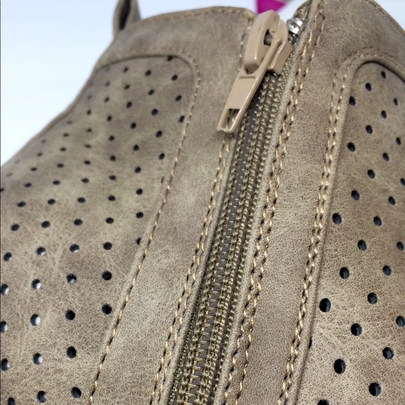 OLIVE STREET SHOES - Picture 1 of 8